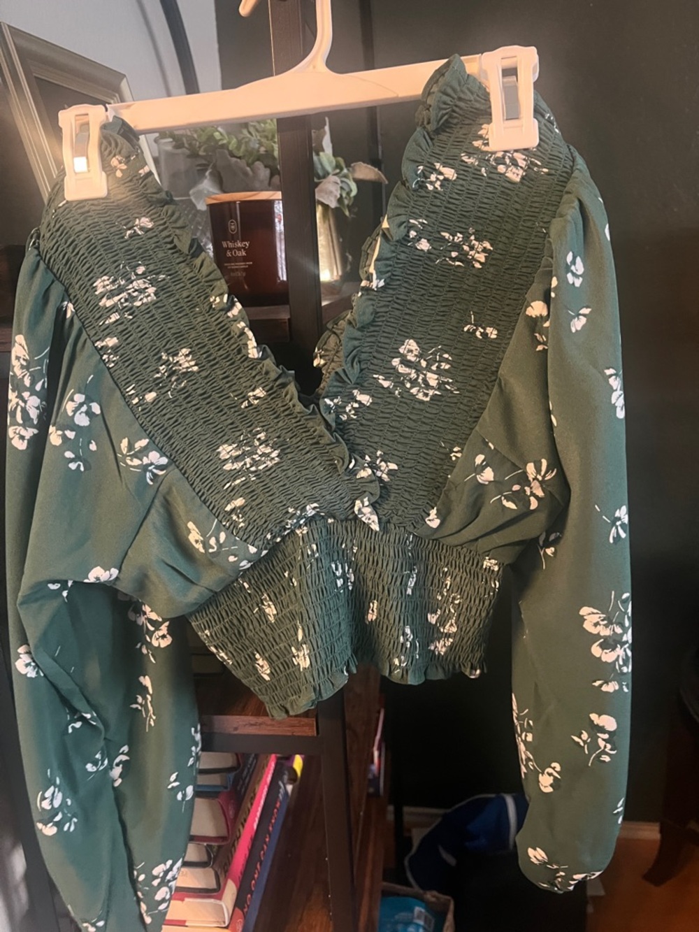 Abercrombie NWT Sz XS Women’s Green Floral Smocked V-Neck Top